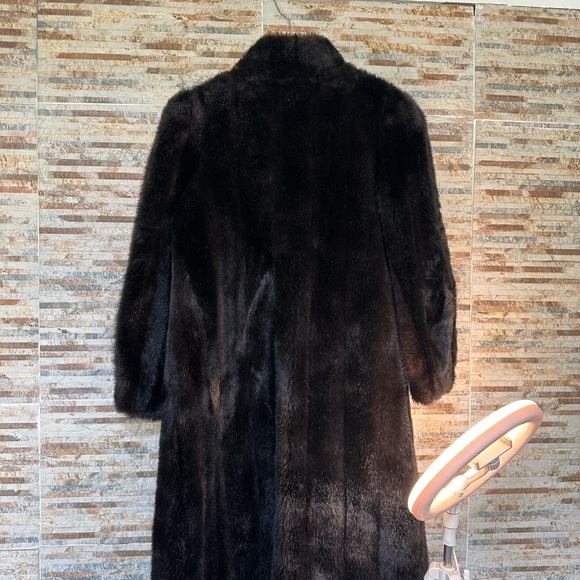 Elegant Black faux Fur Coat - Picture 6 of 6